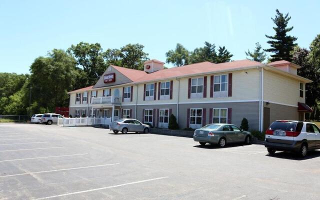 HomeTown Inn & Suites