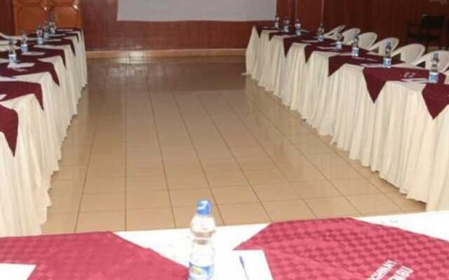 Maina Highway Hotel