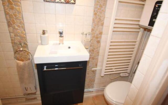 Victoires Near Louvre Apartment