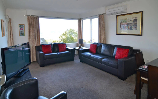 Roslyn Apartments