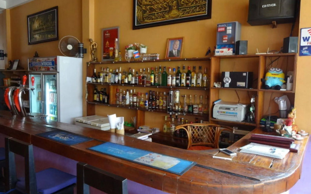KONG Bar & Guesthouse