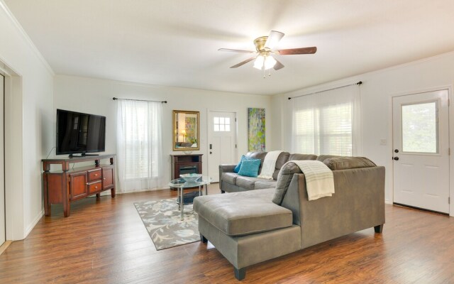 Rogers Vacation Rental ~ 7 Mi to Downtown