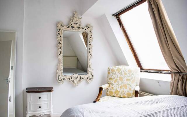 Bright & Cosy 2 Bed Apartment in Notting Hill