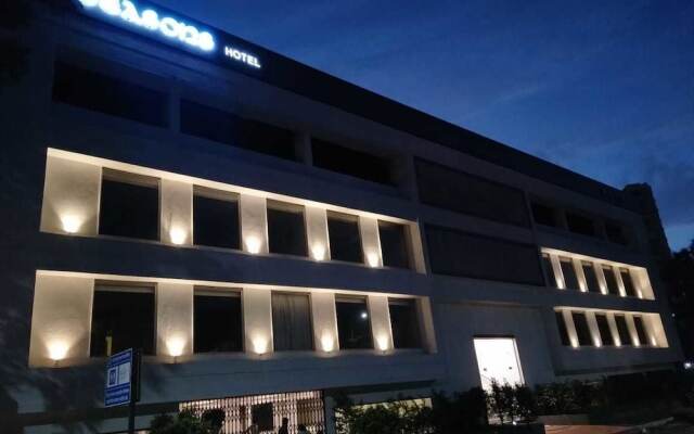 Seasons Hotel