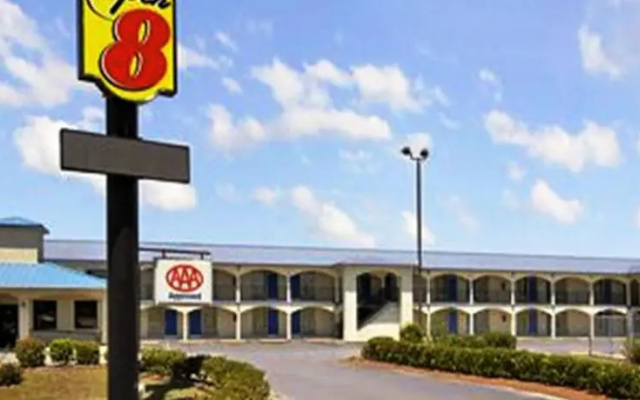 Super 8 Motel - Walterboro
