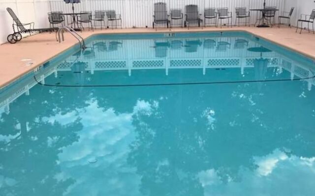 Budgetel Inn Suites Pine Mountain