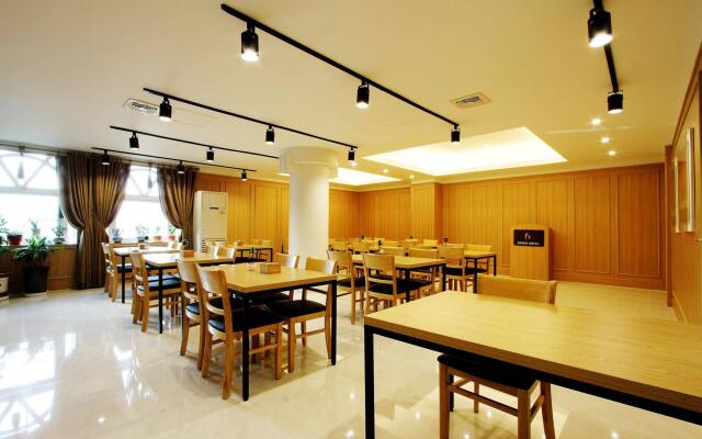 Bando Tourist Hotel