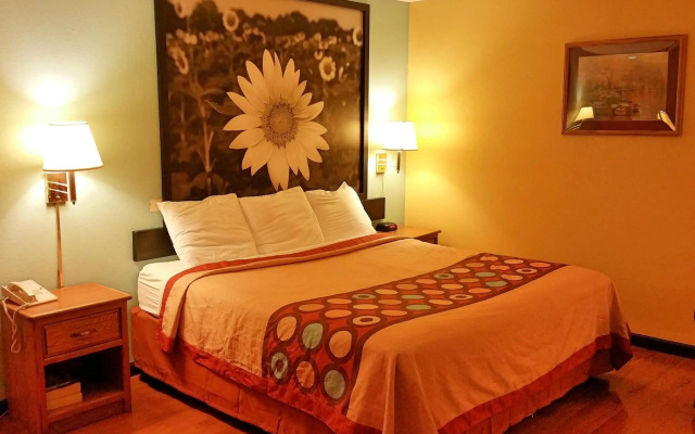 Super 8 Motel - Baltimore Essex Area