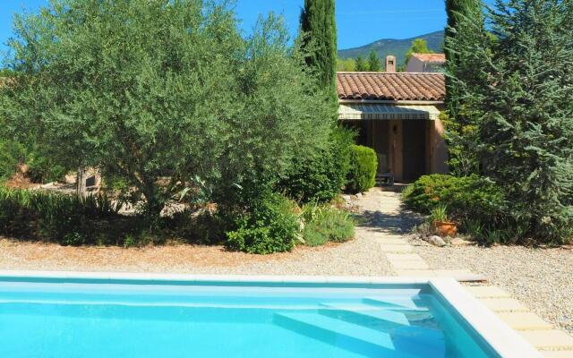Holiday home with outdoor pool, Bédoin