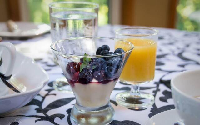 Plantation House Bed & Breakfast