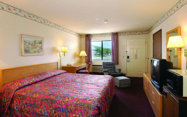 Travelodge by Wyndham Virginia Beach Bay Beach