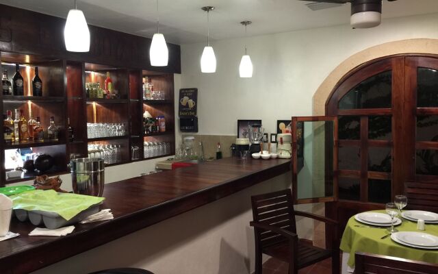 El Zaguán Colonial by GuruHotel