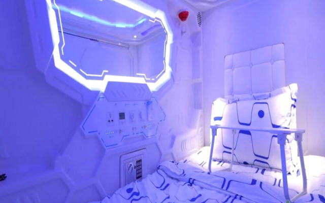 SPOT ON 90746 Vspace Guesthouse & Cafe