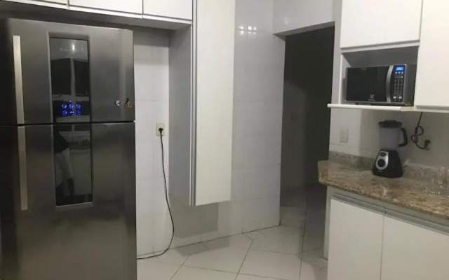 Casa de praia com piscina e churrasqueira - Indaiá Bertioga