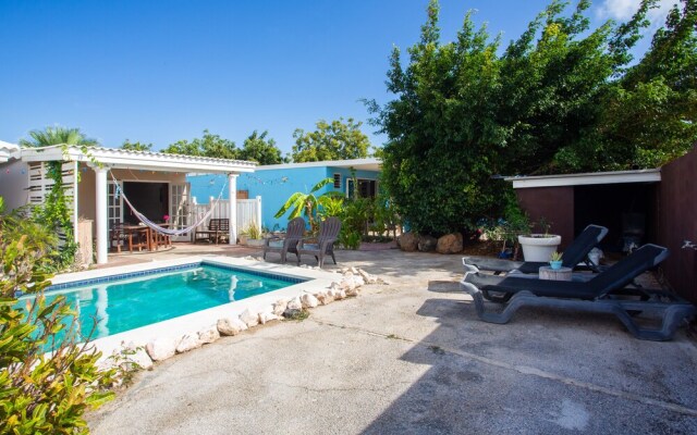 Tropical Breeze Apartments