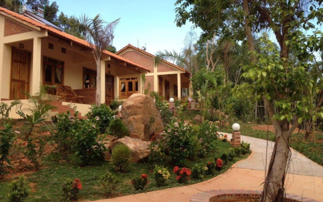 Thuyhouse Resort