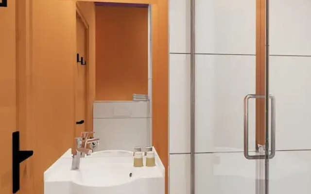 Unisotel