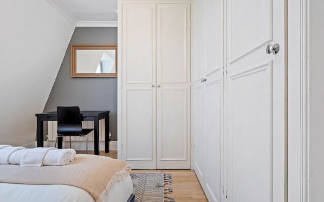 Charming London Apartment With 2 Bedrooms