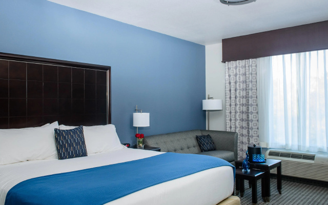 Holiday Inn Express & Suites Austin NW - Arboretum Area by IHG