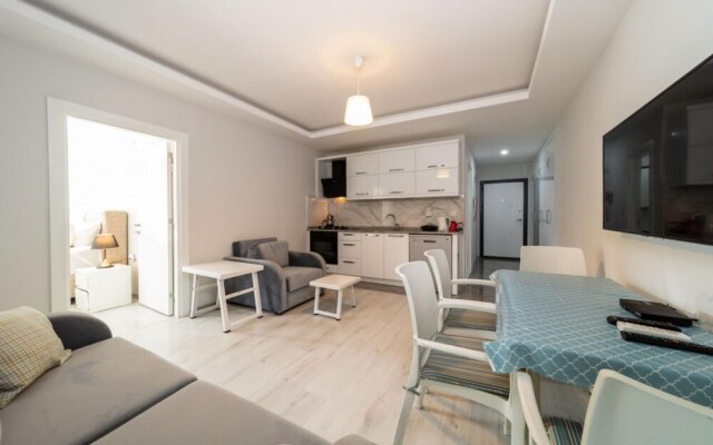 Flat With Shared Pool and Balcony in Konyaaltii