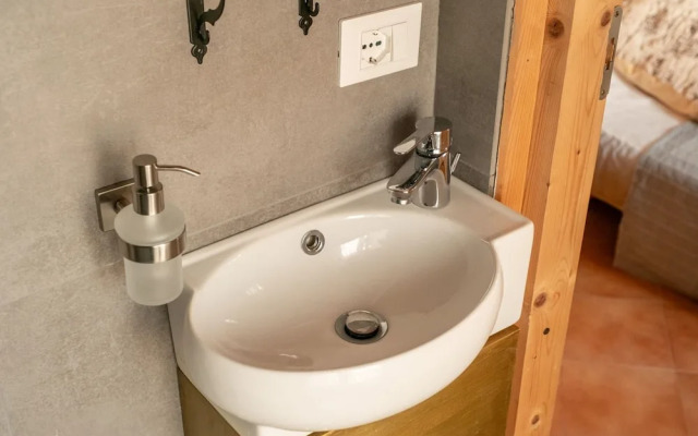 Aperol in Iseo With 1 Bedrooms and 1 Bathrooms