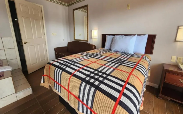Benbrook Inn & Suites