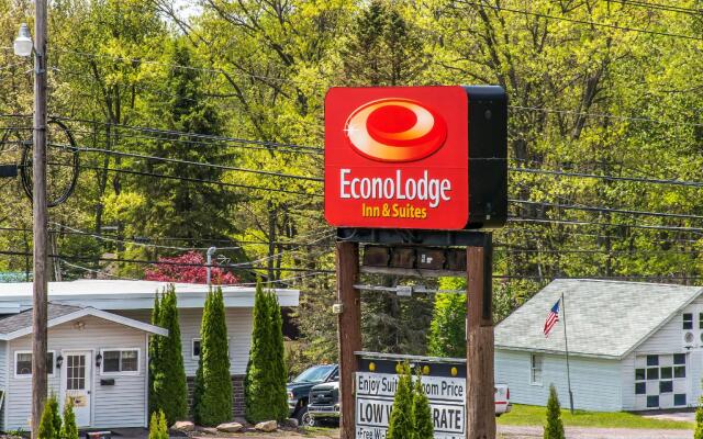 Econo Lodge Inn & Suites White Haven