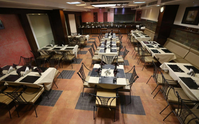 Silver Cloud Hotel & Banquets Ahmedabad