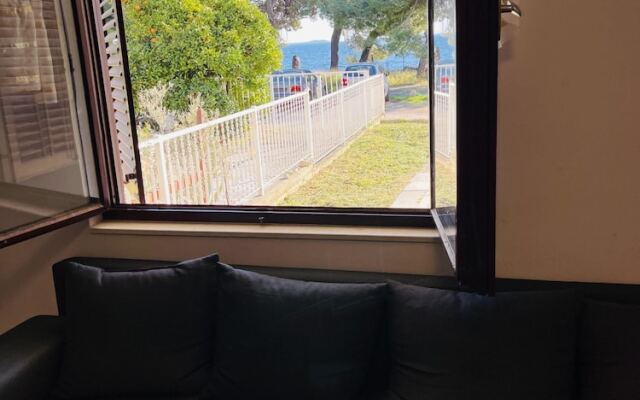 Beachfront Apartment Drazen, With Patio & Parking