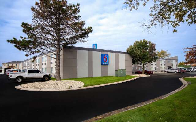 Motel 6 Merrillville, IN