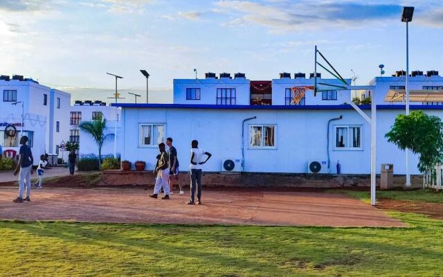 Lux Suites Tatu City Vacation House