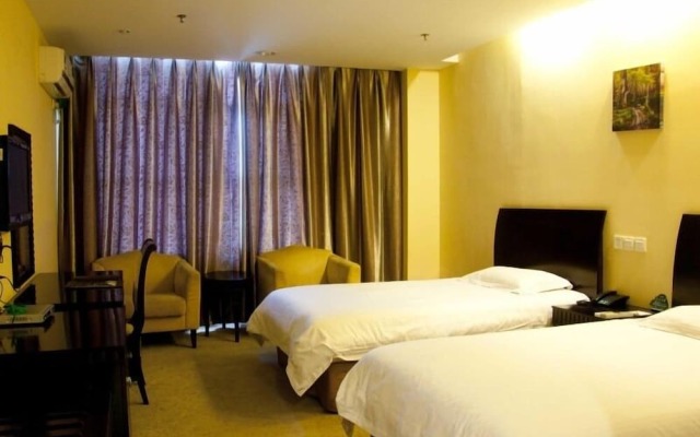 GreenTree Inn Taicang Baolong Square Hotel