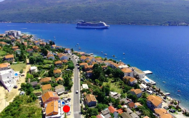 TOP-APARTMENT MONTENEGRO, with private Pool!