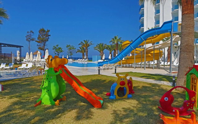 Le Bleu Hotel & Resort