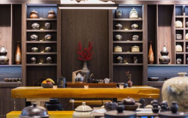 Xihan Hotel (Jianshui Ancient City Small Train Store)