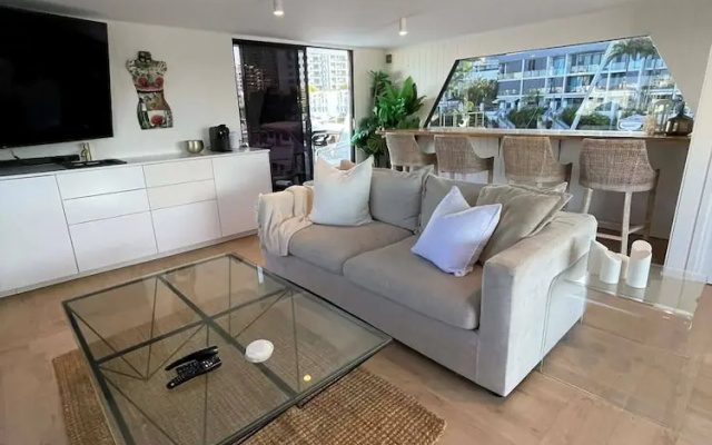 Luxury Penthouse Houseboat n the Heart of the City – Guest Rooms – Brisbane