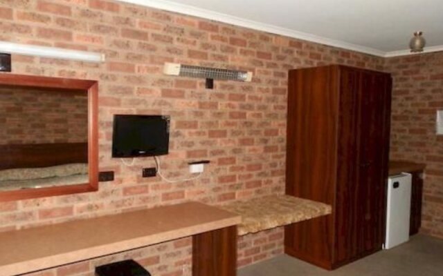 Woomargama Village Hotel Motel