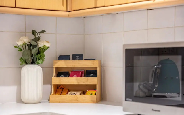 Spacious 2BR House by Madame Tussauds