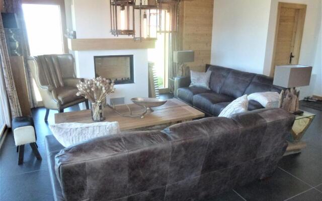 Adele Ski In And Ski Out Chalet 10 Pers