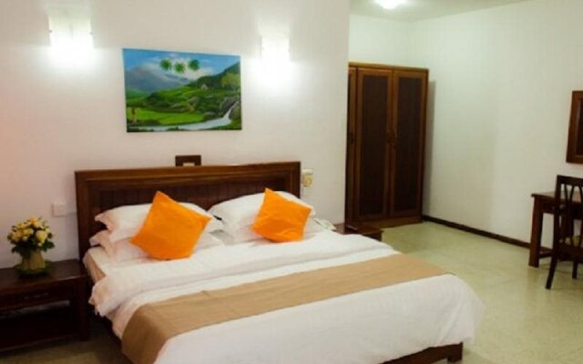 Hotel 12
