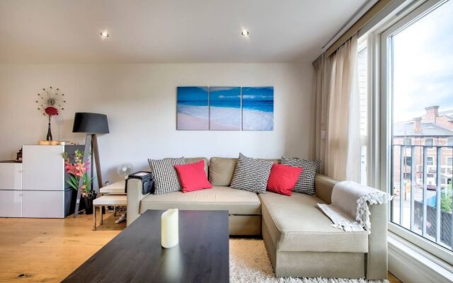 Bright, Modern 1 Bed in Melvin Walk