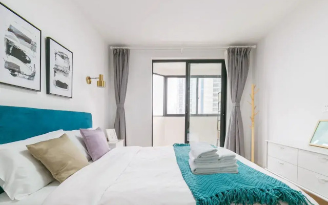 Henry's Apartment- Xujiahui Road