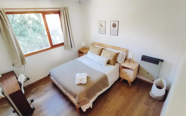Casa con jardín y cochera ¡A 5 minutos del lago!