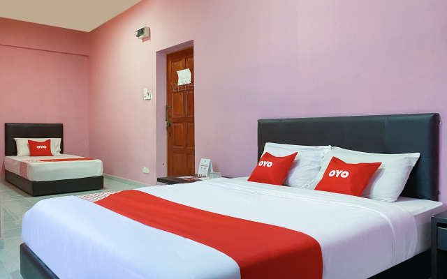 Super OYO 90039 Coop Hotel Kangar