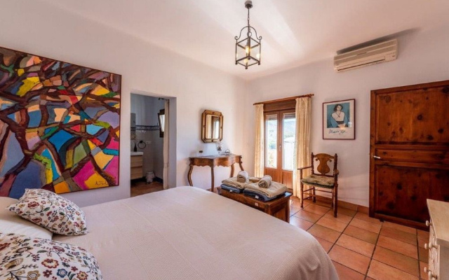 1132 Villa Hazilla