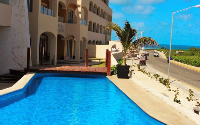 Isla 33 Resort & Villas