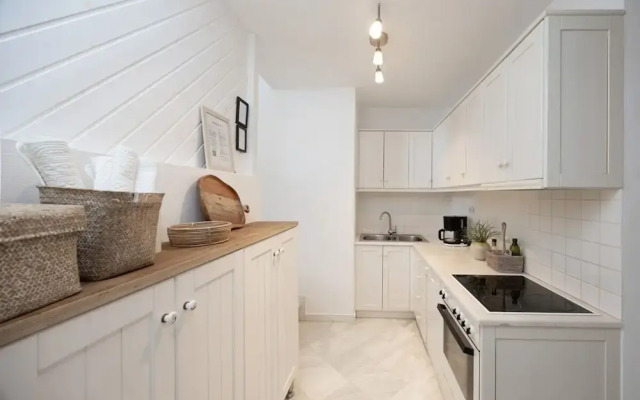 B4 Cycladic Home for 6 by the Beach