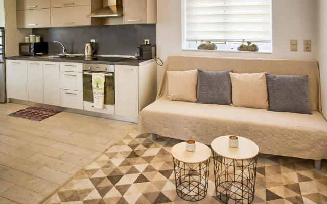 G&K Stone Suites