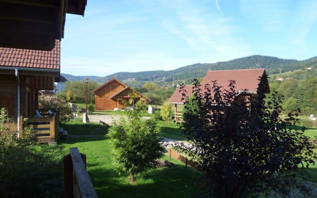 Wooden Chalet Close to Lake