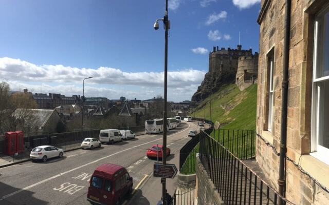 Retro Castle Retreat 2Bed (sleep 6)